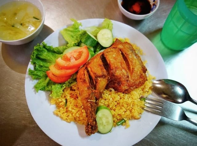 Fried Chicken / Cơm Gà Sôi Mỡ.