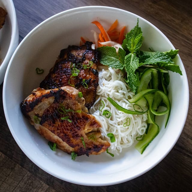 Bún Gà Nướng.