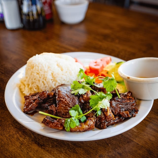 Cơm Bò Lúc Lắc.