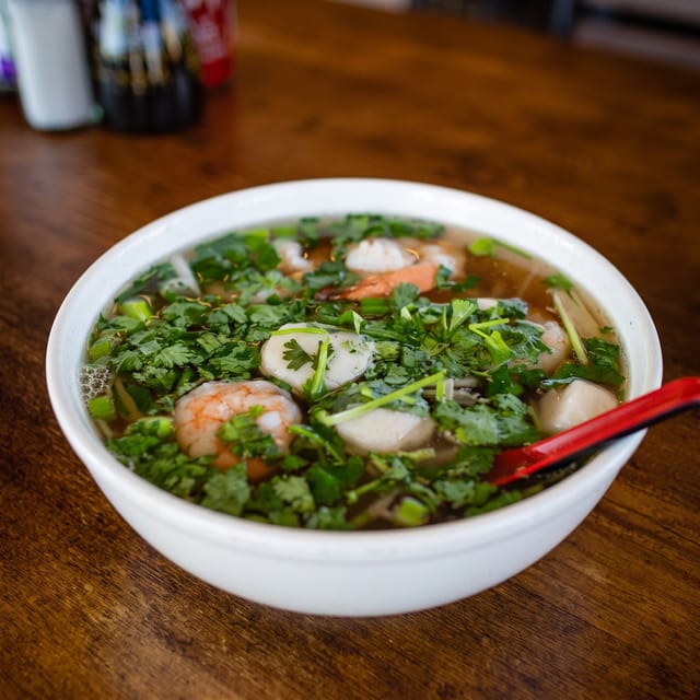 Phở Seafood Combination / Phở Hải Sản.